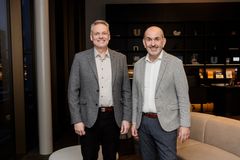 Bilde av Carsten Sørensen, adm.dir. i Caverion Danmark og Lars Sjørring