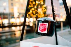 SETTES UT: I desember settes Frelsesarmeens julegryter ut over hele landet.