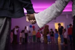 VIKTIG: Mange kjenner seg ensomme, både i jula og ellers i året. Da er betydningen av fellesskapsfølelse stor.