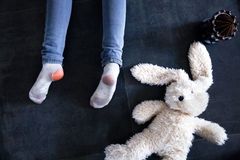 MÅ SPARE: Nesten 1 av 5 foreldre har måttet spare inn på nødvendig innkjøp til barna sine.