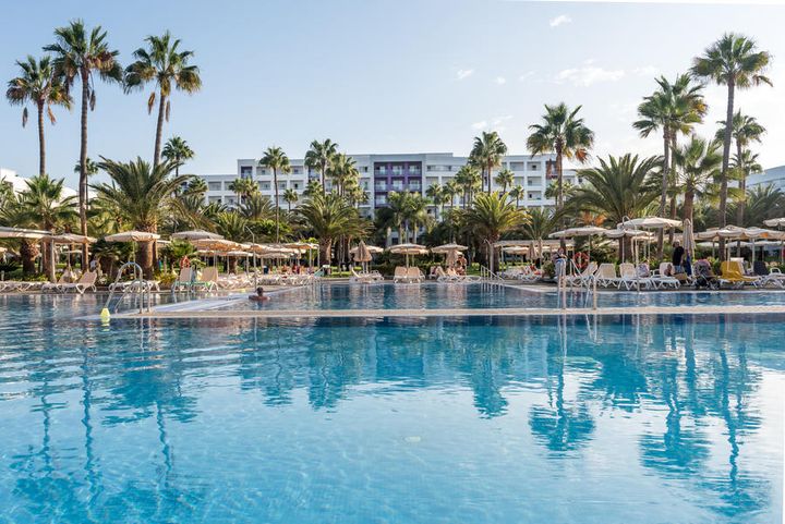 - Ser du etter et stilig feriested med litt mer luksuspreg, hadde jeg definitivt valgt å reise til Meloneras. RIU Gran Canaria er et godt hotellvalg med høy standard, sier Anne Mørk-Løwengreen, kommunikasjonsjef i TUI Norge.