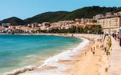 Stranden ved Ajaccio på Korsika.