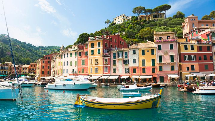 Portofino i Italia med fargerike hus