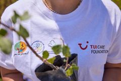 Treplante i TUI forest på Rhodos