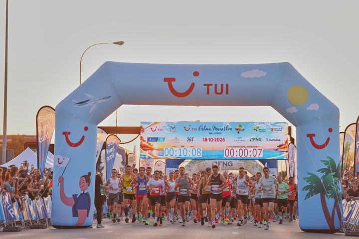 Startfeltet med masse løpere under TUI Palma Marathon Mallorca