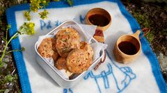 Kjempegode muffins proppfulle av finhakket rødløk, spinat, paprika, purre og soltørkede tomater. Perfekte til sekken som turmat