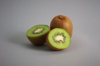 Spiser du kiwi med eller uten skall?