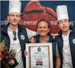 Aleksander Næss Strand jobber på Restaurant Arakataka og Felix Dalen jobber på Restaurant Vaaghals.