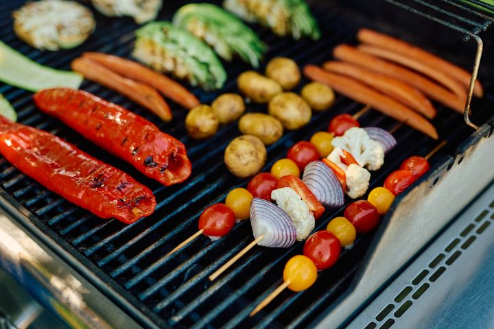 Grilling tar grønnsakene til et nytt nivå – de blir saftigere, smakene skjerpes, og du får en helt annen opplevelse enn med kokte grønnsaker.