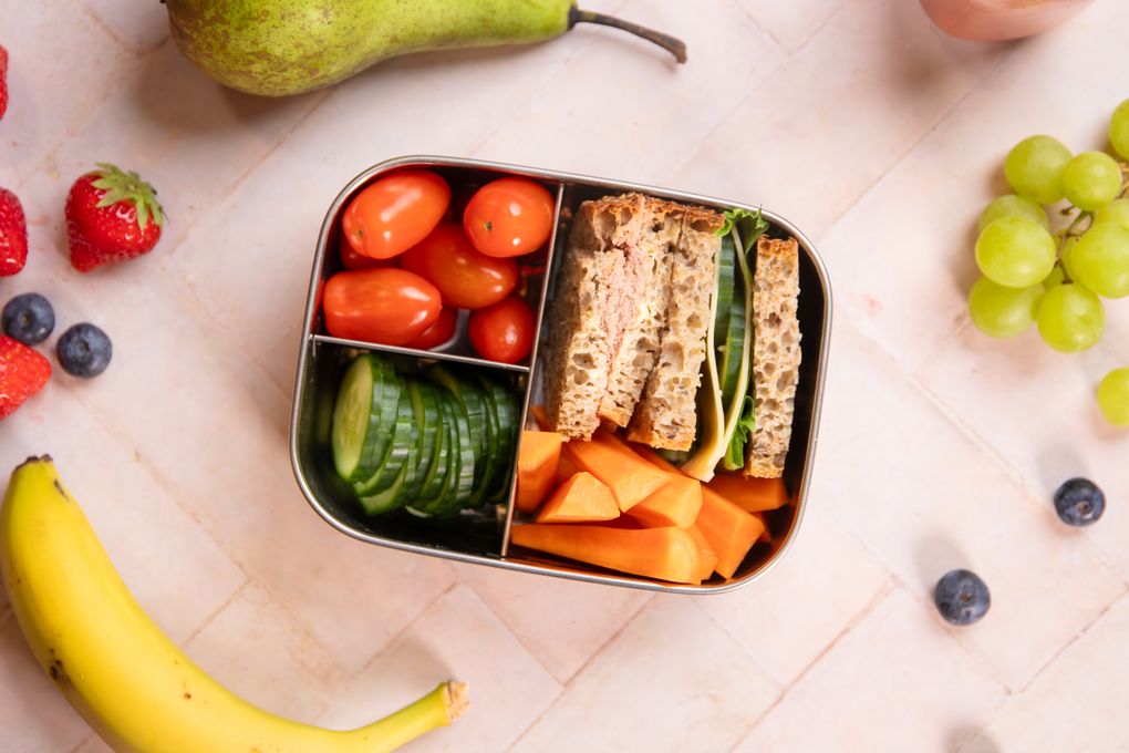 Ernæringsrådgiver mener klemmeposer ikke har noe å gjøre i matboksen