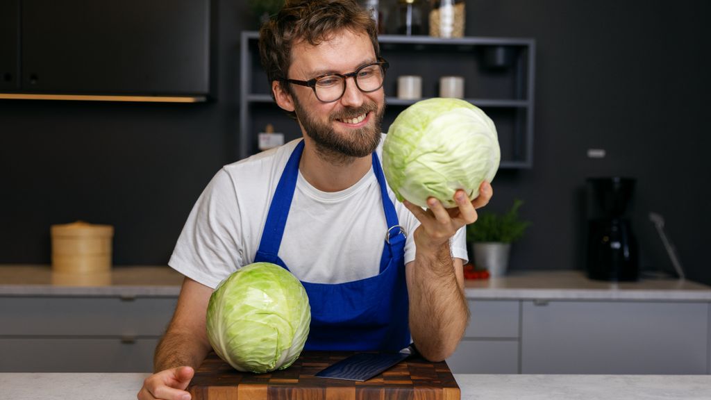 Matfaglig rådgiver Torjus Lunder Bredvold fra OFG tørr å utfordre tradisjonsmaten med stor suksess. Få tips til hva du kan lage på fårikåldagen, epledagen og potetdagen!