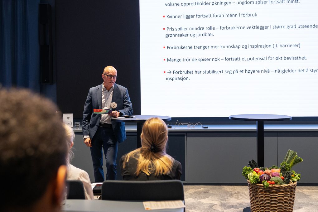 Det er bekymringsverdig at de som spiser lite frukt og grønt mener de spiser nok.