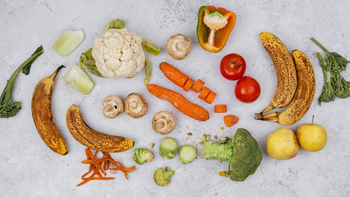 Frukt og grønt er noe av det vi kaster mest av. Få tipsene til hvordan du bruker opp slapp frukt og grønt.