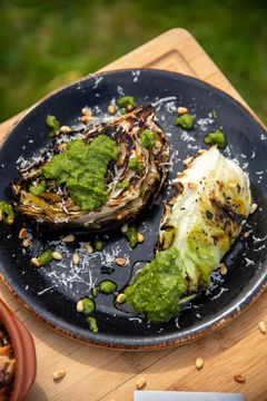 Hva med grillet nykål med pesto til grillmåltidet?