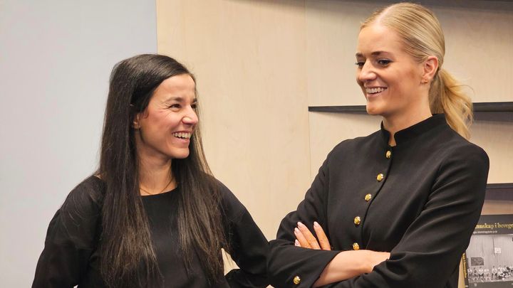 Idrettspresident Zaineb Al-Samarai og justis- og beredskapsminister Emilie Enger Mehl under torsdagens lansering av idrettens nye politiattesttjeneste.