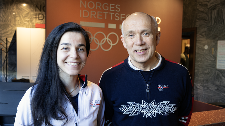 Idrettspresident Zaineb Al-Samarai sammen med Kjell Bjarne Helland, ny generalsekretær i Norges idrettsforbund og olympiske og paralympiske komité.
