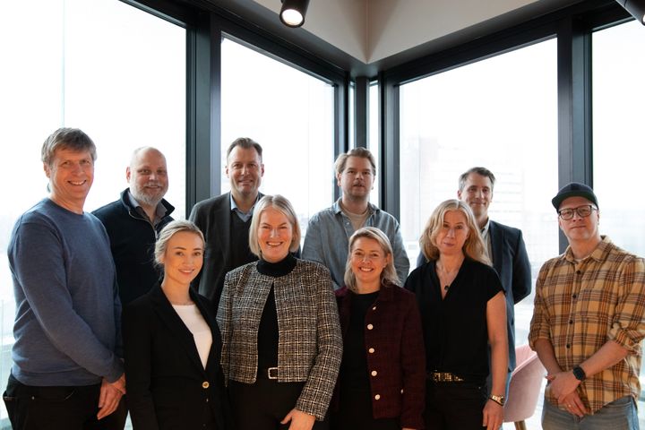 Dette er teamet som skal jobbe sammen for å løfte kommunikasjonen til Skagerak Energi. Foran fra venstre: Kjell Løyland (SE), Ingeborg Bjørnevik (GK), Kjersti Haugen (SE), Silje Zetterstrøm (SE), Lisa Canneaux (GK), og Øystein Vik (GK). Bakerst fra venstre: Kristian Norheim (SE), Severin Roald (GK), Erik Lysø (GK), og Thomas Adrian Holte Storbakk (SE).