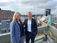 Helge Orten blir assosiert partner i Geelmuyden Kiese. Her med May Britt Lagesen, ansvarlig for politikk og samfunn i Geelmuyden Kiese