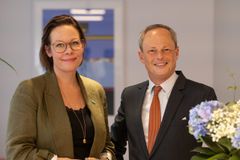 Sveriges nåværende utenriksminister, Maria Malmer Stenergard, sammen med Jonas Hellman i Geelmuyden Kiese.