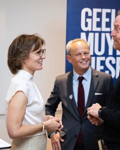 Jessika Roswall, EU-kommissær med ansvar for miljø, vann og en konkurransedyktig sirkulærøkonomi og Jonas Hellman, Geelmuyden Kiese i Sverige.
