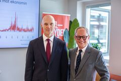 Jonas Hellman i Geelmuyden Kiese sammen med Sveriges finansmarkedsminister, Niklas Wykman.