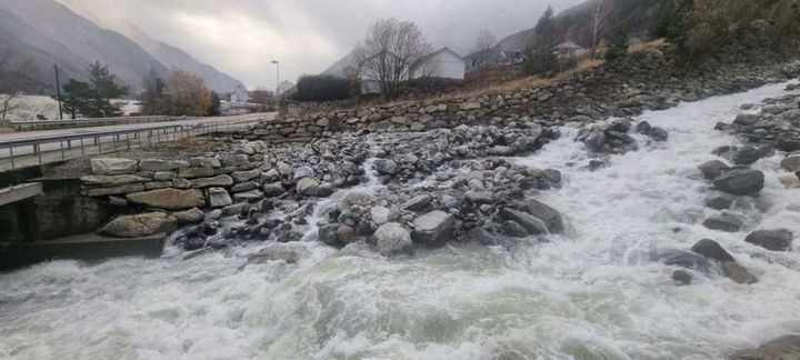 Sikringstiltakene langs Eitreimselvi i Ullensvang fikk store skader underekstremværet Jakob i 2024