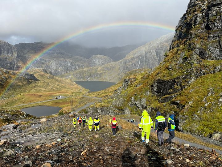 Markjelkevatn sett frå Svartedalsvatn under NVE si synfaring av reguleringsområdet i 2023.