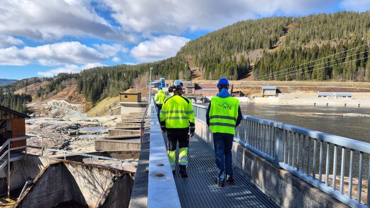 Dammen ved nye Nedre Fiskumfoss Kraftverk.