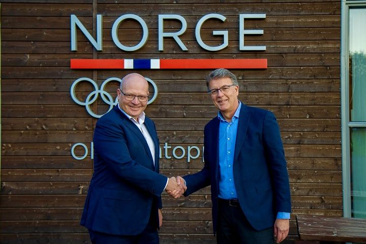 Over f.v.: Generalsekretær i Norges idrettsforbund, Nils Einar Aas og administrerende direktør i Deloitte, Sjur Gaaseide.