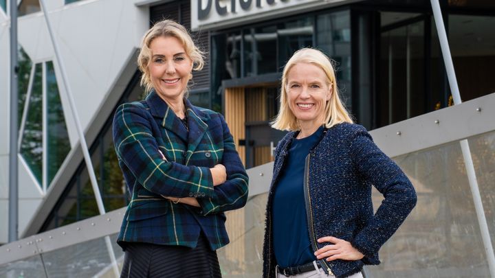 Cecilila Flatum, administrerende direktør i Deloitte Norge og Helene Holand, leder for Monitor Deloitte Norge