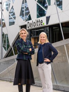 Cecilila Flatum, administrerende direktør i Deloitte Norge og Helene Holand, leder for Monitor Deloitte Norge