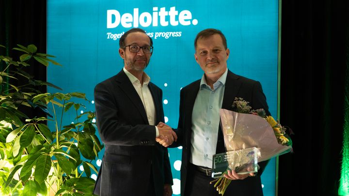 Carsten Vilhelm Haukås, prosjektleder for Fast 50 i Deloitte Norge og Raymond Søderholm, daglig leder i Radionor Communications