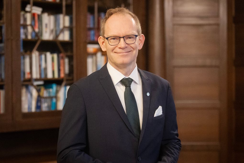 En senterløsning vil bli en samling av kompetanse som vil gjøre oss enda bedre i stand til å møte både utfordringene og mulighetene som kunstig intelligens vil gi oss framover, sier forsknings- og høyere utdanningsminister Oddmund Hoel.