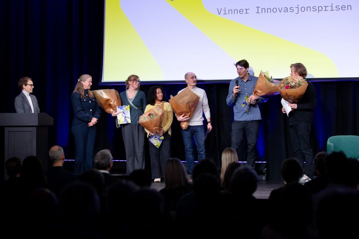 Vinnaren av Forskingsrådets innovasjonspris i 2024 går til eit unikt og innovativt samarbeid mellom aktørar som ofte har kontakt, men som sjeldan samarbeider, nemleg forskarar og journalistar. Foto: Jonatan Hiis Ånestad