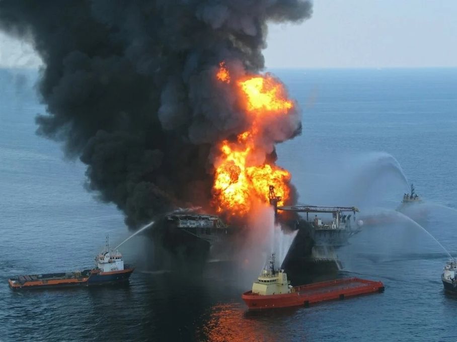 Deepwater Horizon-eksplosjonen. Foto: United States Coast Guard.