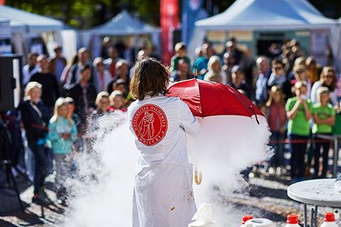 Under Forskningsdagene er det flere hundre arrangementer over hele landet. Temaet for årets festival er "tillit". Foto: Forskningsdagene/Bård Gudim.