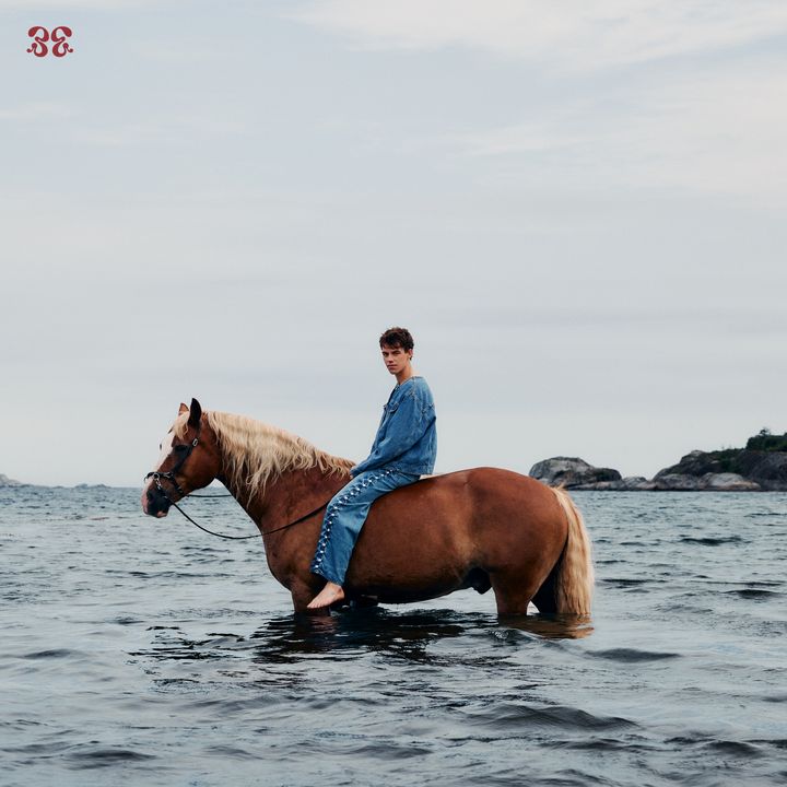 Peder Elias slipper Northern LIghts EP fredag 17. oktober