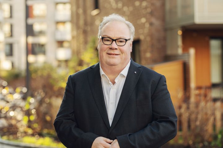 Administrerende direktør i NBBL, Bård Folke Fredriksen, er fornøyd med at mange boligeiere nå kan få støtte til relativt enkle oppgraderinger som sparer energi i boligen.