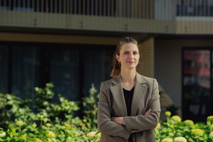 8 av 10 husholdninger venter lavere eller uendrede boliglånsrenter det neste året, viser NBBLs Boligmarkedsbarometer, sier Hilde Midsem, sjeføkonom i NBBL.