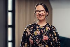 Line Bjerkek er advokat i Norske Boligbyggelags Landsforbund og oppfordrer til god "grill-skikk" mellom naboer.