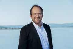 Andreas Stabrun Smith skal kommentere fotball-VM for NRK