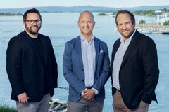 Patrick Rowlands, Christian Nilssen og Andreas Stabrun Smith skal være kommentatorer under fotball-VM