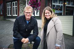 Alle Rogalands 23 kommuner skal besøkes i løpet av valgperioden. Det blir direktesending på radio hver ettermiddag der NRK skal samle lokalpolitikere og velgere. Her ved programlederne Øystein Ellingsen og Mari Friestad. Foto: Øystein Otterdal/NRK