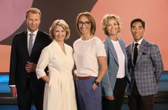 Atle Bjurstrøm, Sigrid Sollund, Ingerid Stenvold, Ingunn Solheim og Fredrik Solvang skal lede valgsendingene på NRK. Foto: Ole Kaland / NRK