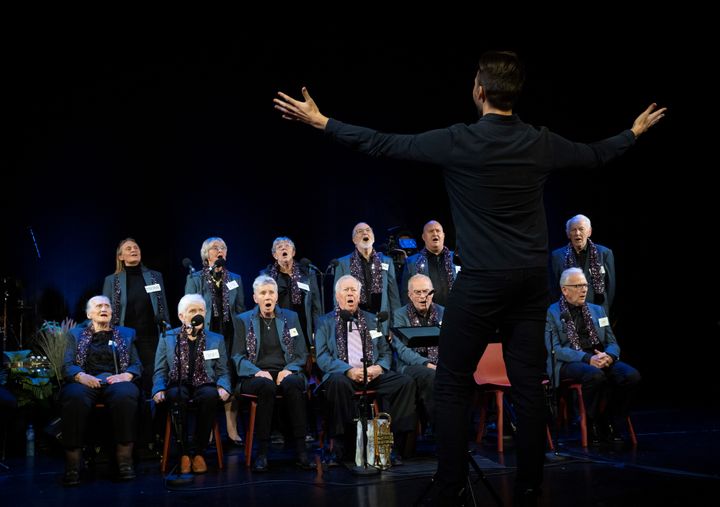 Det blir en ny sesong med Demenskoret. Her fra konserten på Chat Noir som ble vist i den første sesongen.  FOTO: JULIA MARIE NAGLESTAD / NORDISK BANIJAY/NRK