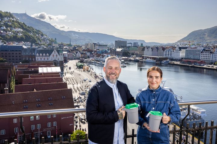 TV-aksjonen har flytta til Bergen. Tarjei Strøm og Adelina Ibishi er programledere for den tradisjonsrike direktesendinga som i år er søndag 22. oktober.