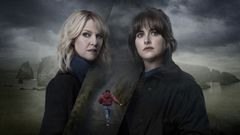 Shetlands nye detektivar blir kalla ein power-duo av The Guardian: Ashley Jensen speler DI Ruth Calder og Alison O’Donnell gestaltar DI ‘Tosh’ McIntosh.