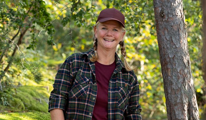 Anne Lindmo får med seg flere kjente turkamerater ut i naturen i TV-serien Frifot.