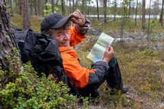 Lars Monsen ved Svartbrysttjønna, Øvre Pasvik nasjonalpark