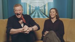 Odd Magnus Williamson og Amalie Stuve i sofaen